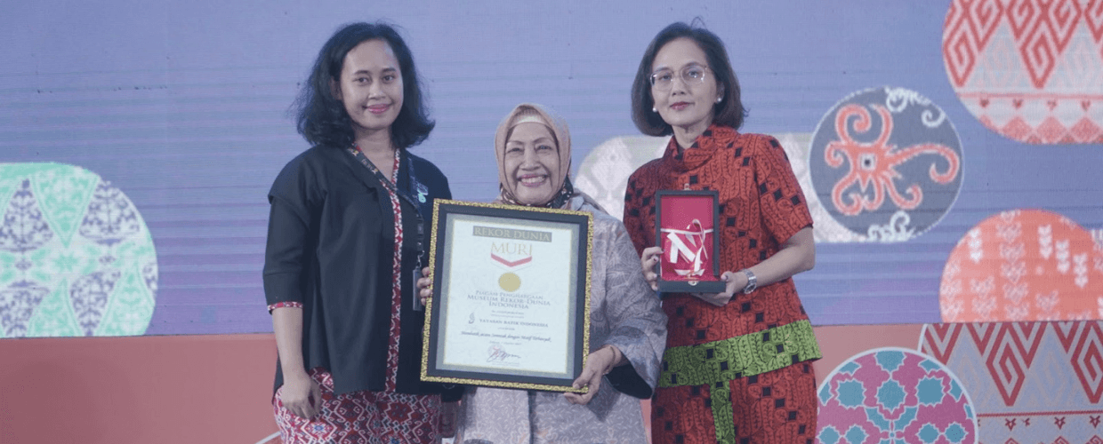 Yayasan Batik Indonesia Berhasil Pecahkan Rekor MURI