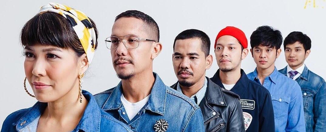 Maliq & D'Essentials Jadi Kejutan di Konser Coldplay