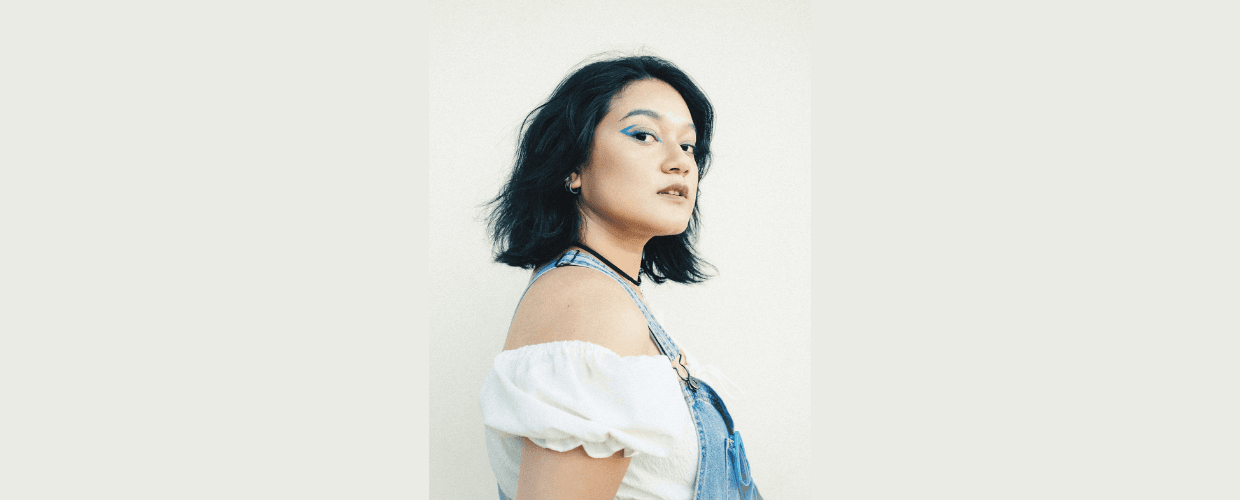 Rasyiqa Bahas Jatuh Cinta di Single “Two Shades of Blue”