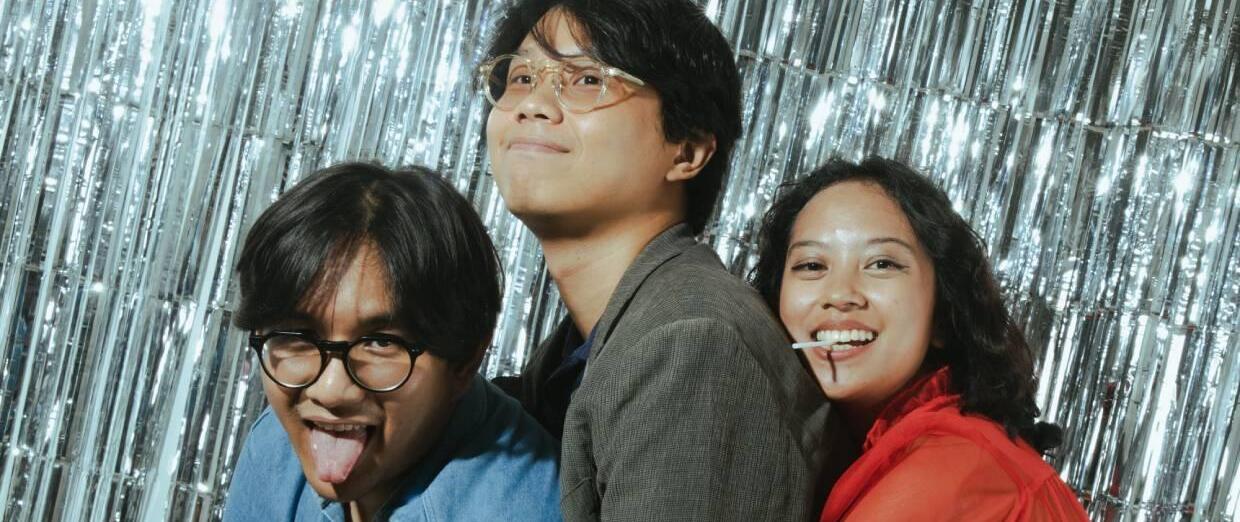 Grrrl Gang Kolaborasi Dengan Last Dinosaurs Bawakan 'Eleven'