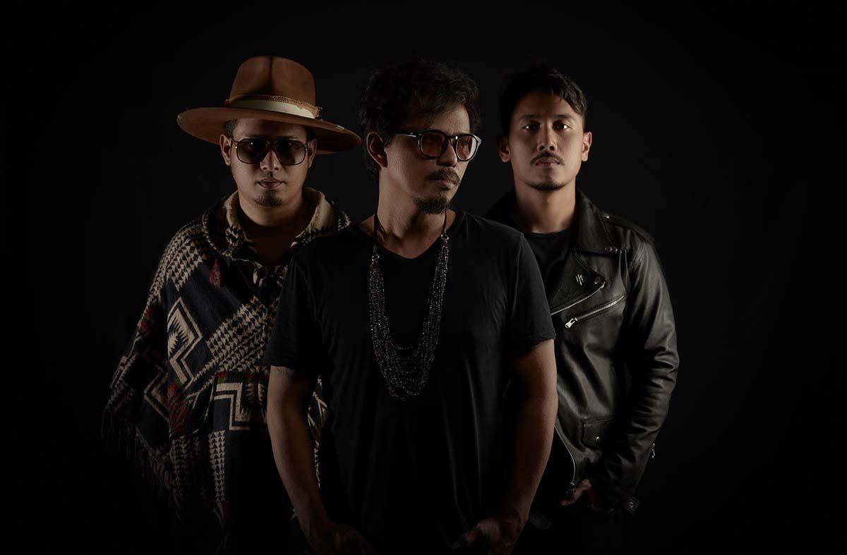 Hanya Akan Fokus Rilis Single di Tahun 2022, Gugun Blues Shelter Melepas “Jingga”