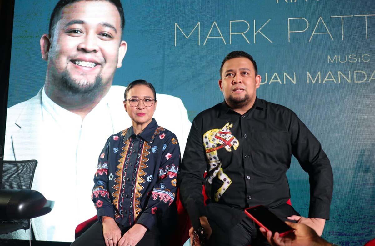 Mark Pattie Menyanyikan Karya Ria Prawiro