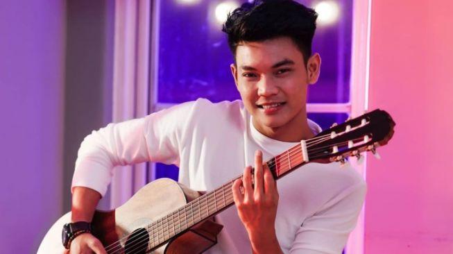 Lirik Lagu “Cinta Terpendam” Tri Suaka yang Viral di TikTok