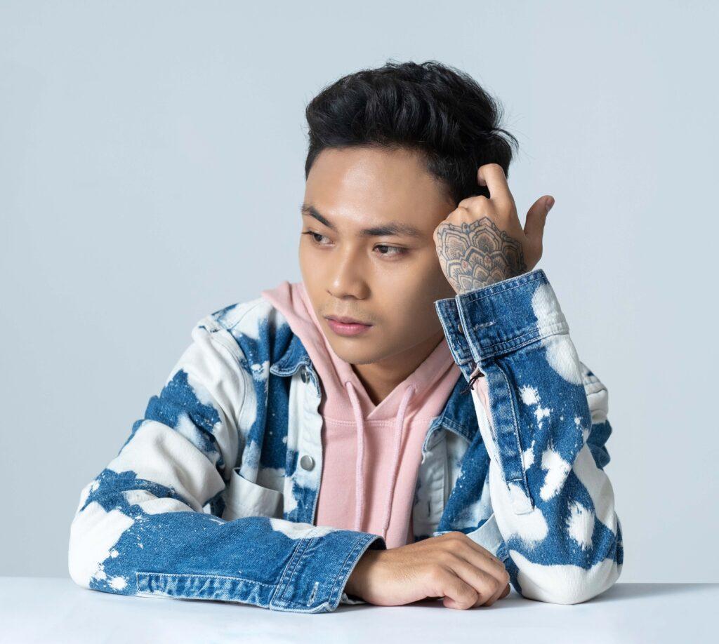 Mahen Tuangkan Kisah Hidupnya dalam Album Perdana yang Berjudul "Sebuah Cerita"