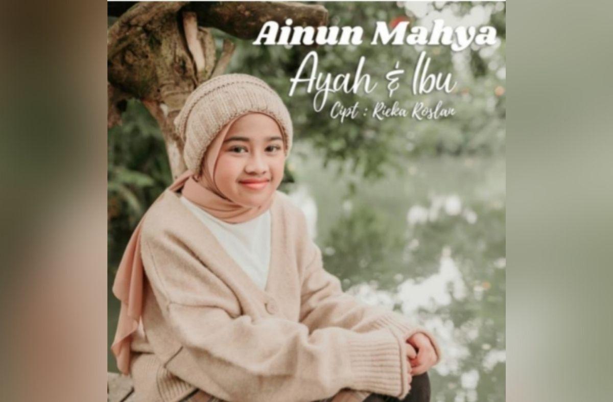 Rieka Roslan Buat Lagu ''Ayah & Ibu'' Untuk Cilik