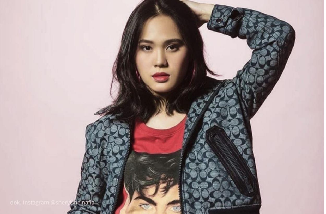 Sheryl Sheinafia, Penyanyi yang Terinspirasi John Mayer dalam Bermain Gitar