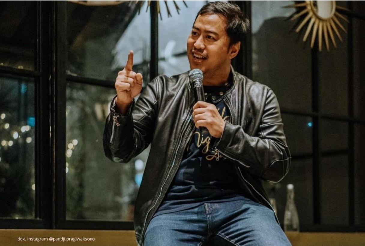 Setelah PSBB Selesai, Pandji Pragiwaksono Berharap Stand-up Comedy Virtual Tetap Diadakan