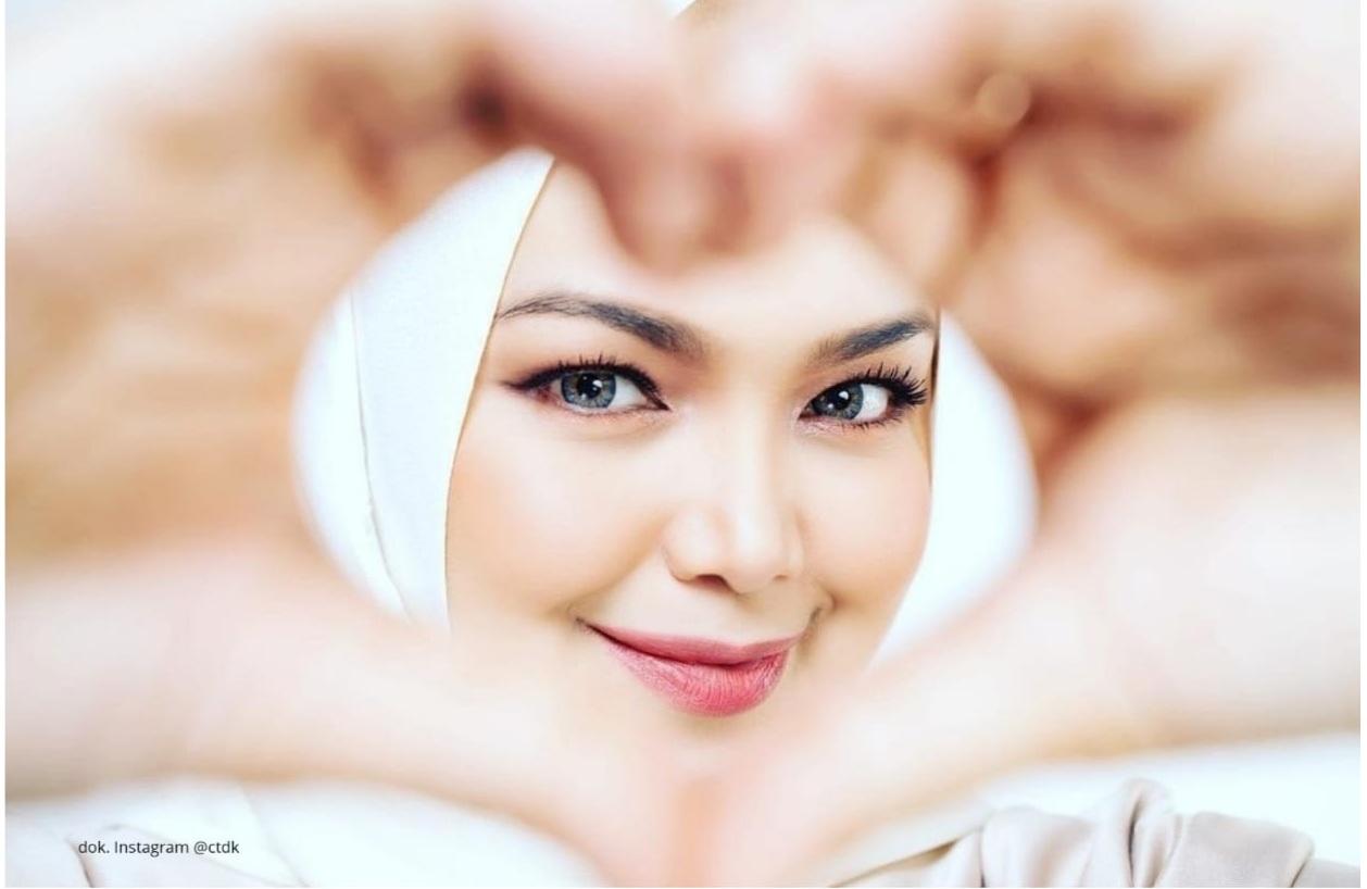 Siti Nurhaliza Tak Memaksa Anaknya Terjun ke Dunia Entertainment