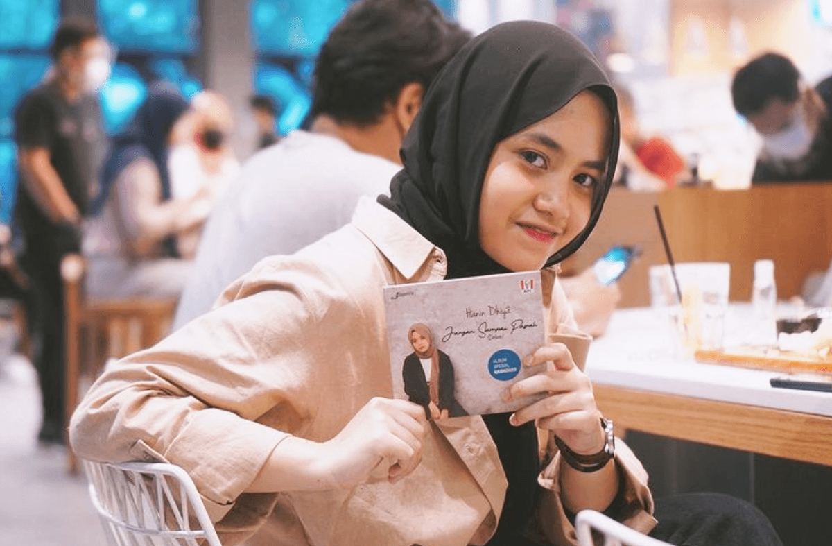 Jangan Sampai Pasrah, Album Kedua Hanin Dhiya yang Raih Penghargaan Platinum Award