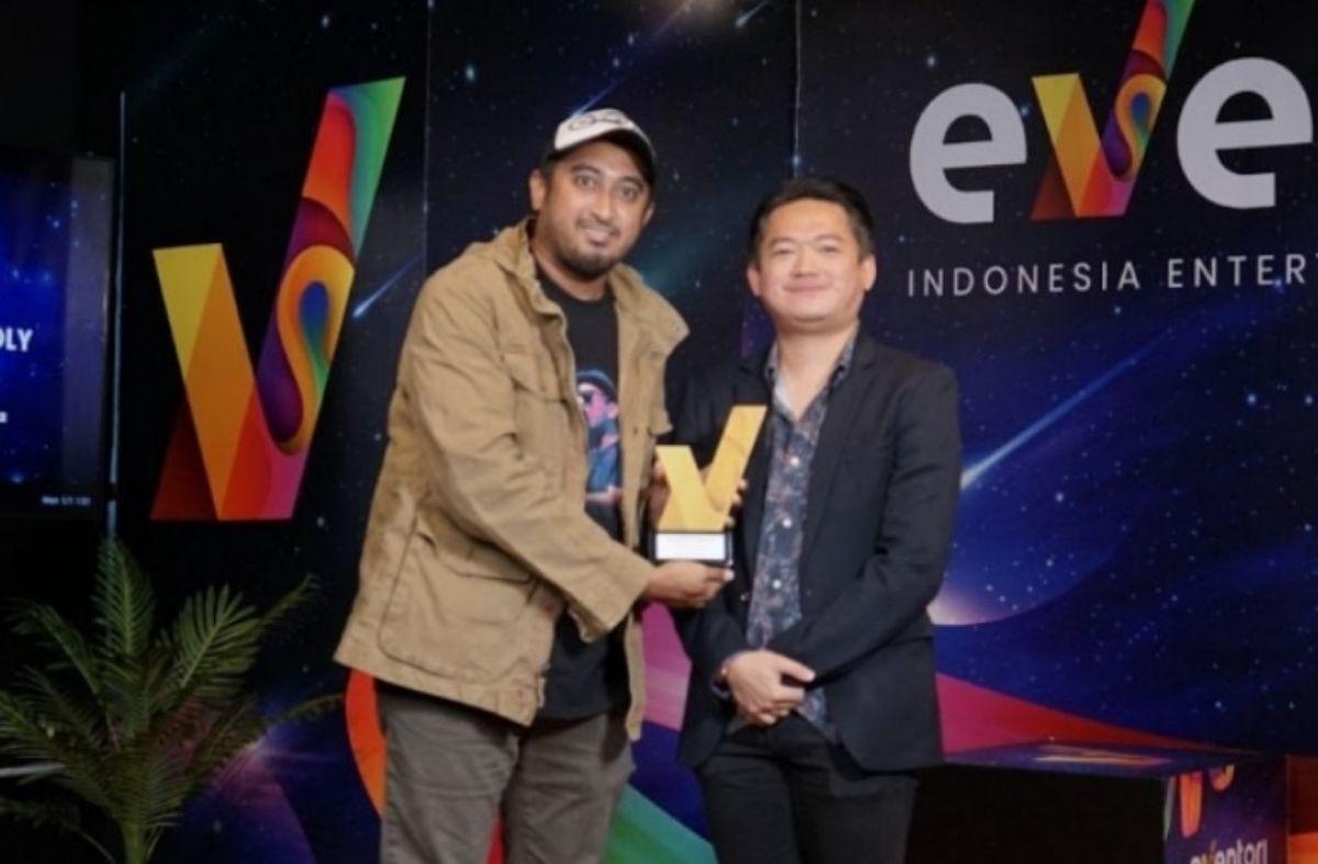 Glenn Fredly Dianugerahi Eventori Award Sebagai Bentuk Apresiasi atas Jasanya di Industri Hiburan Indonesia